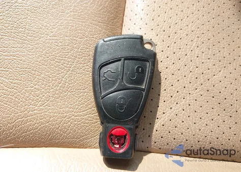 2001 Mercedes-Benz E 320 z USA, uszkodzony, nr VIN WDBJF65J61B180354